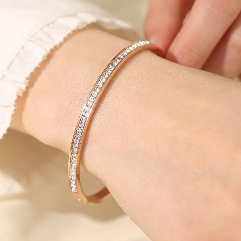 Stainless Steel Titanium Bracelet Women Non-Fading Electroplated Buckle Jewelry Accessory