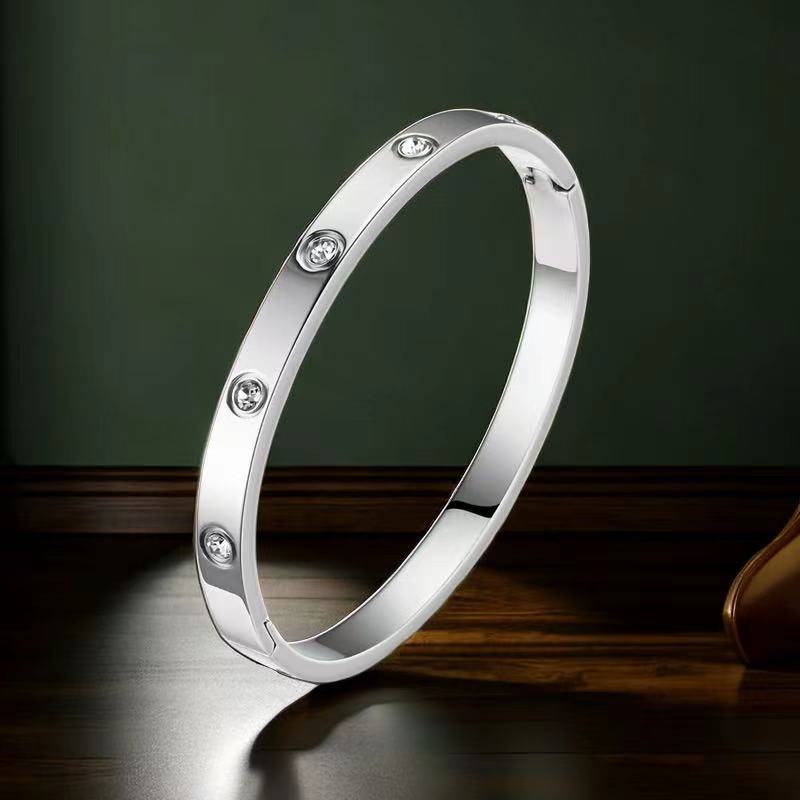 Stainless Steel Titanium Bracelet Women Non-Fading Electroplated Buckle Jewelry Accessory