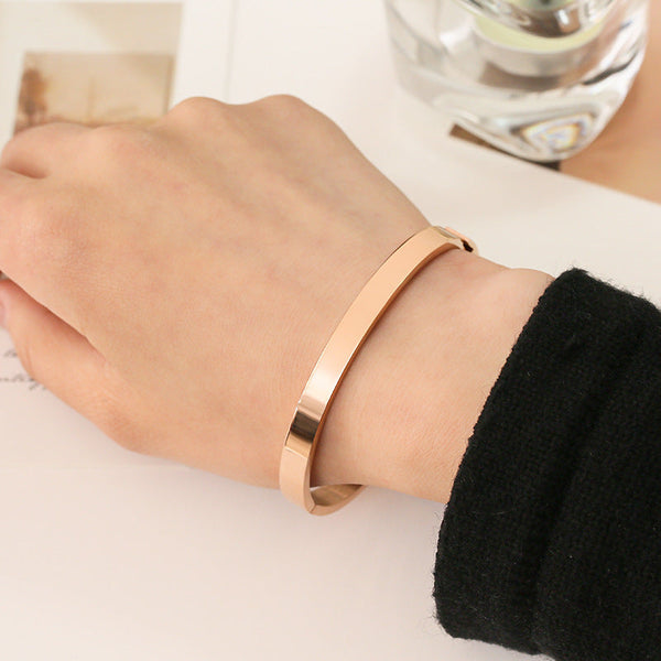 Stainless Steel Titanium Bracelet Women Non-Fading Electroplated Buckle Jewelry Accessory